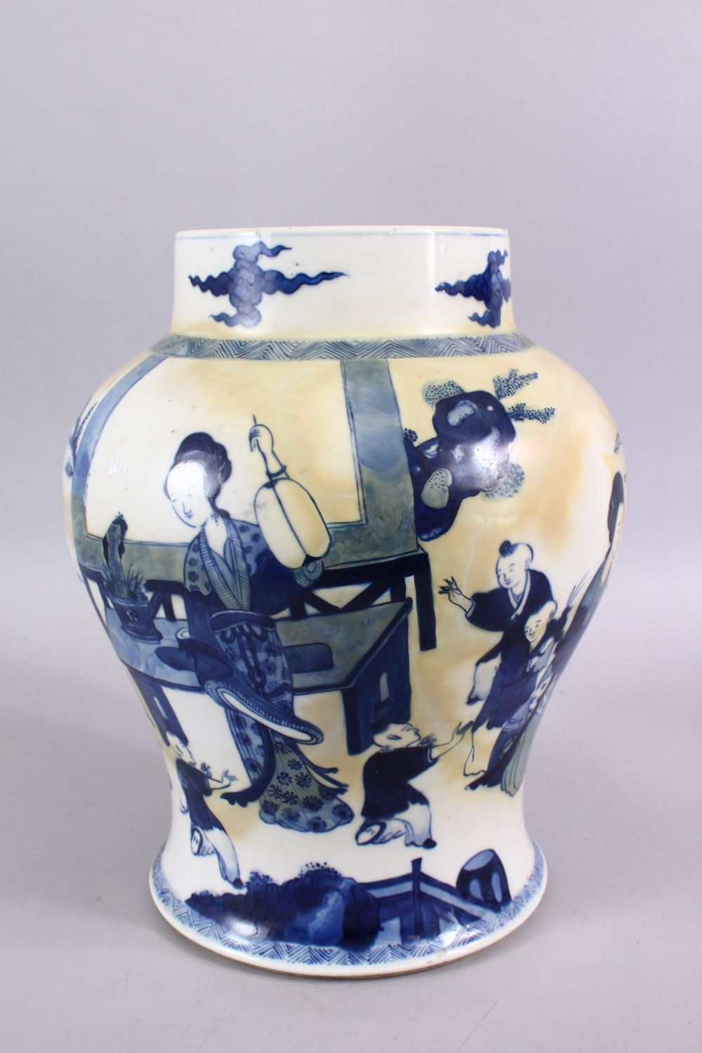 AN 18TH / 19TH CENTURY CHINESE BLUE & WHITE PORCELAIN JAR, with panel decoration of ladies and - Image 4 of 6