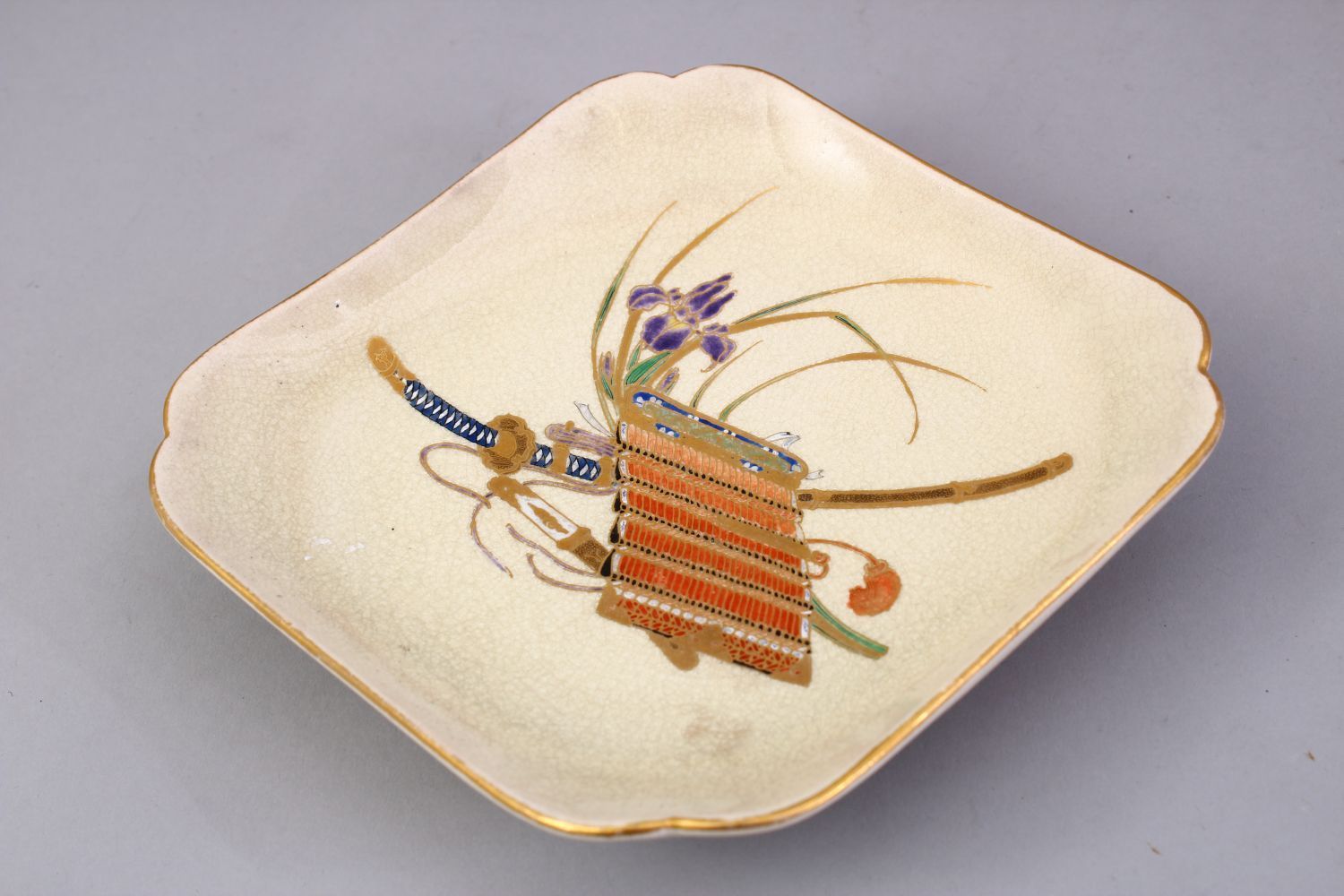 A GOOD JAPANESE MEIJI PERIOD SATSUMA DISH, the dish decorated with a kutana amongst flora, 17cm - Image 3 of 5