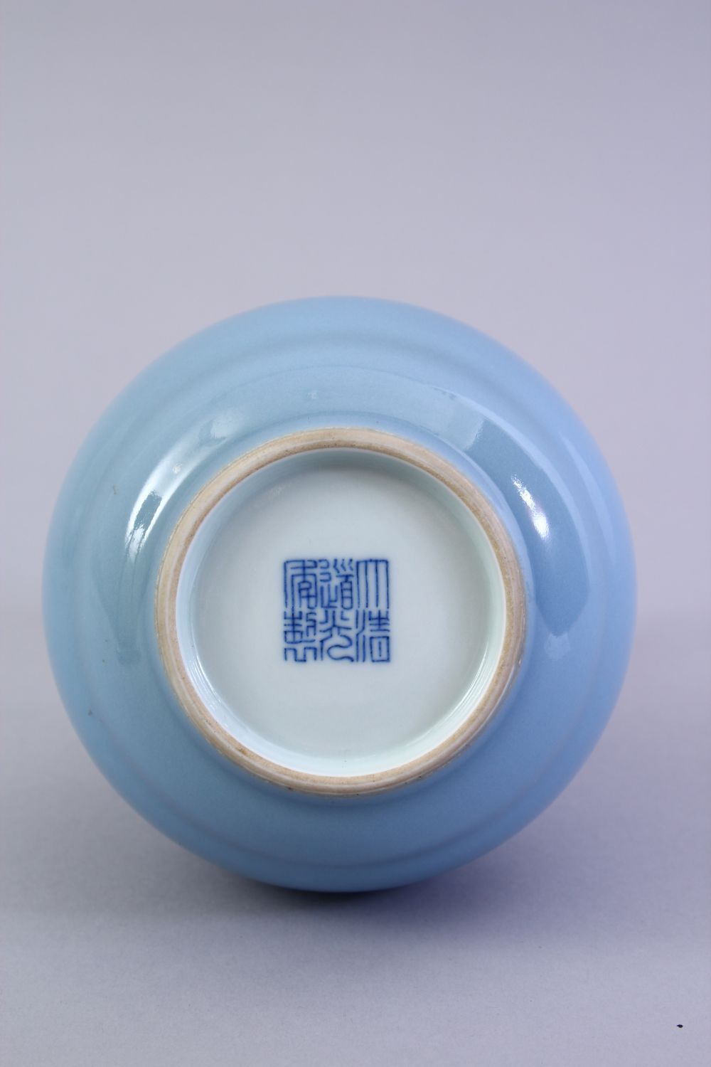 A GOOD DAOGUANG STYLE CHINESE SKY BLUE GLAZED PORCELAIN VASE, with a ribbed lower section and - Image 5 of 6