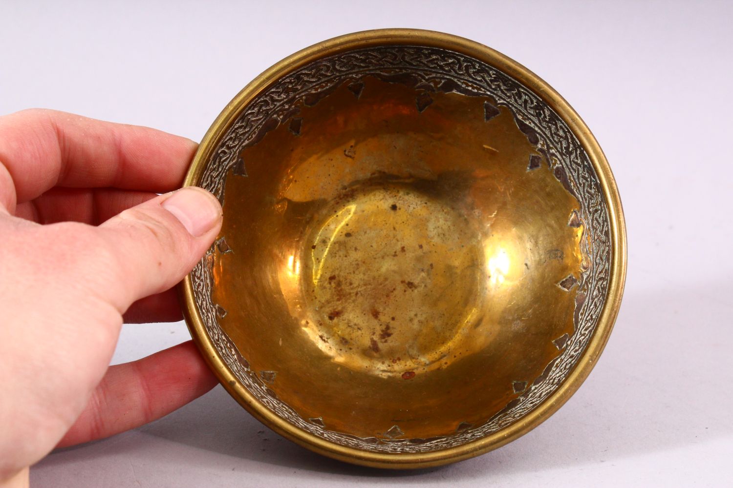 A SMALL ISLAMIC CIRCULAR BRASS BOWL with silver inlaid and engraved decoration, 13cm diameter. - Image 3 of 4