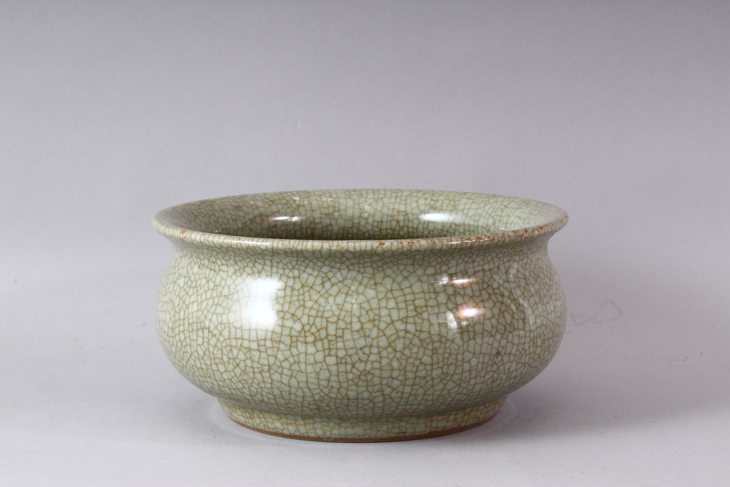 A SONG STYLE 'GE WARE' CIRCULAR POTTERY INCENSE BURNER, with crackle glaze finish, 22cm diameter. - Image 2 of 6