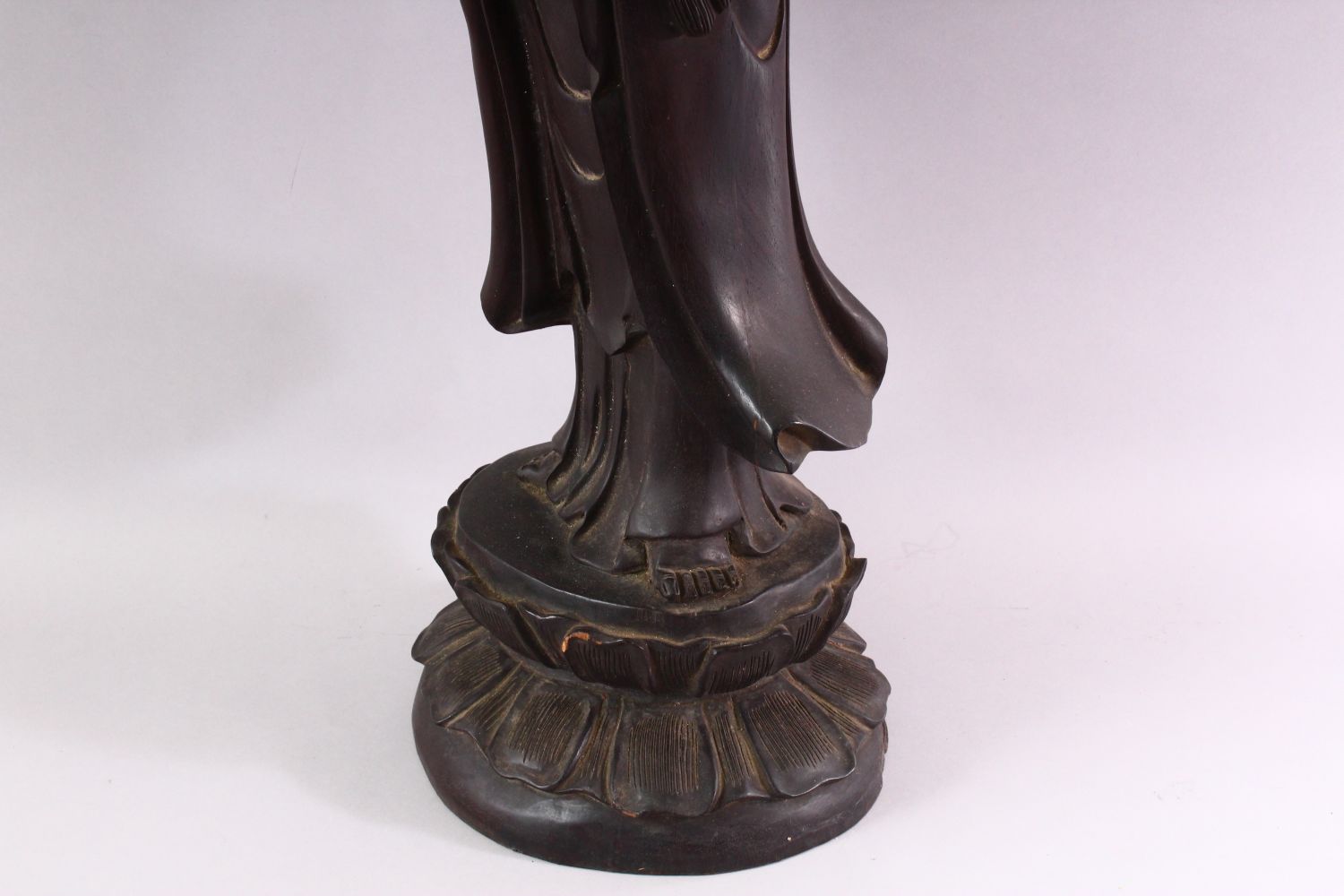 A LARGE 19TH / 20TH CENTURY CHINESE CARVED HARDWOOD FIGURE OF GUANYIN, stood upon a lotus base, - Image 4 of 6