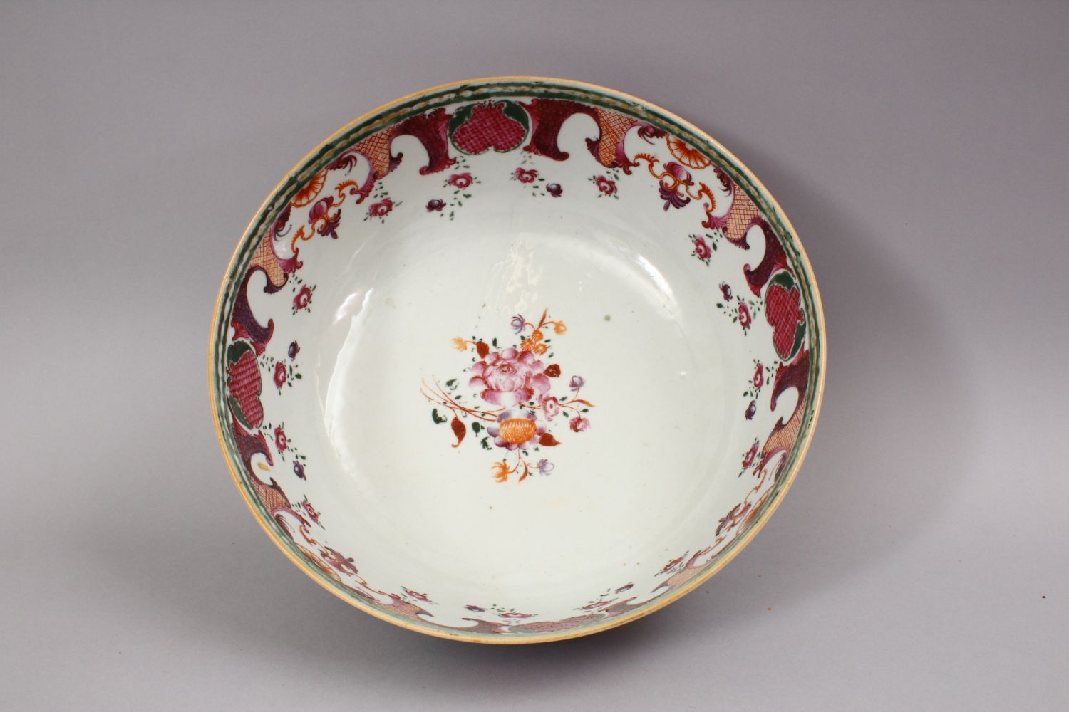 A GOOD 18TH CENTURY CHINESE QIANLONG MANDARIN PORCELAIN BOWL, decorated with scenes of flora and - Image 5 of 6