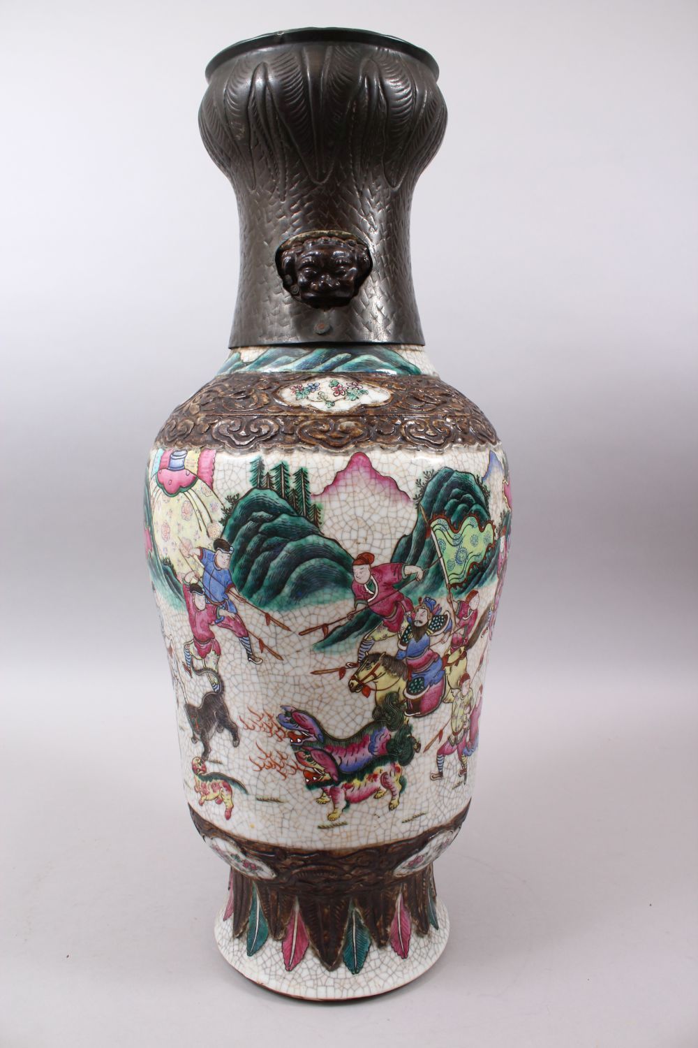 A 19TH CENTURY CHINESE FAMILLE ROSE CRACKLE GLAZED PORCELAIN VASE, painted with a battle scene, - Image 4 of 6