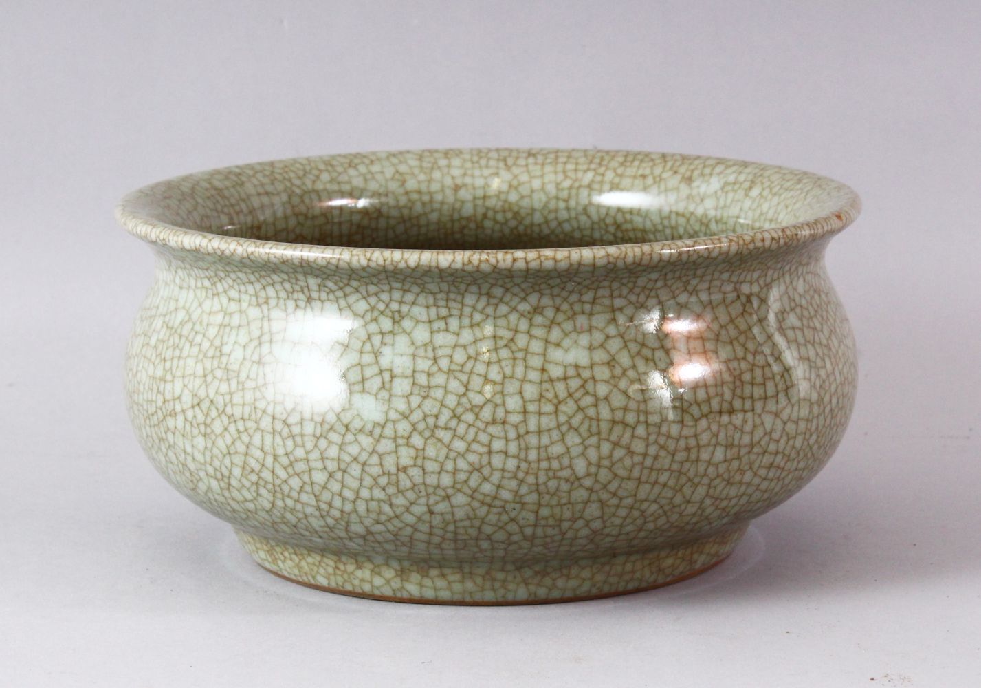 A SONG STYLE 'GE WARE' CIRCULAR POTTERY INCENSE BURNER, with crackle glaze finish, 22cm diameter.