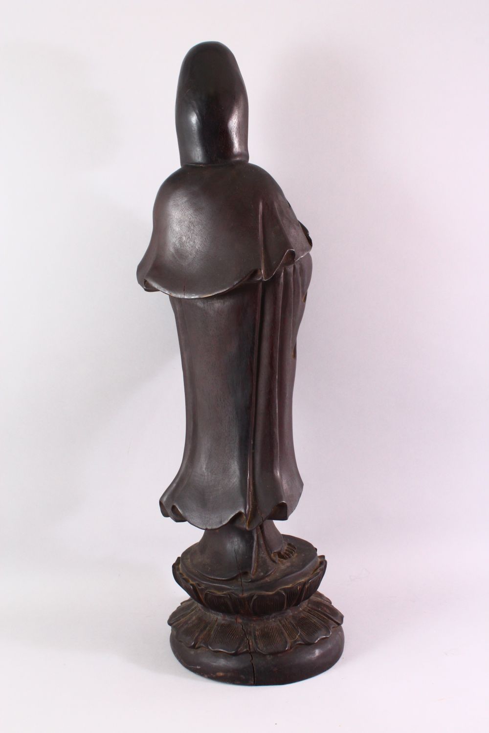 A LARGE 19TH / 20TH CENTURY CHINESE CARVED HARDWOOD FIGURE OF GUANYIN, stood upon a lotus base, - Image 5 of 6
