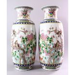 A LARGE PAIR OF 20TH CENTURY CHINESE FAMILLE VERTE / ROSE PORCELAIN VASES, decorated with scenes