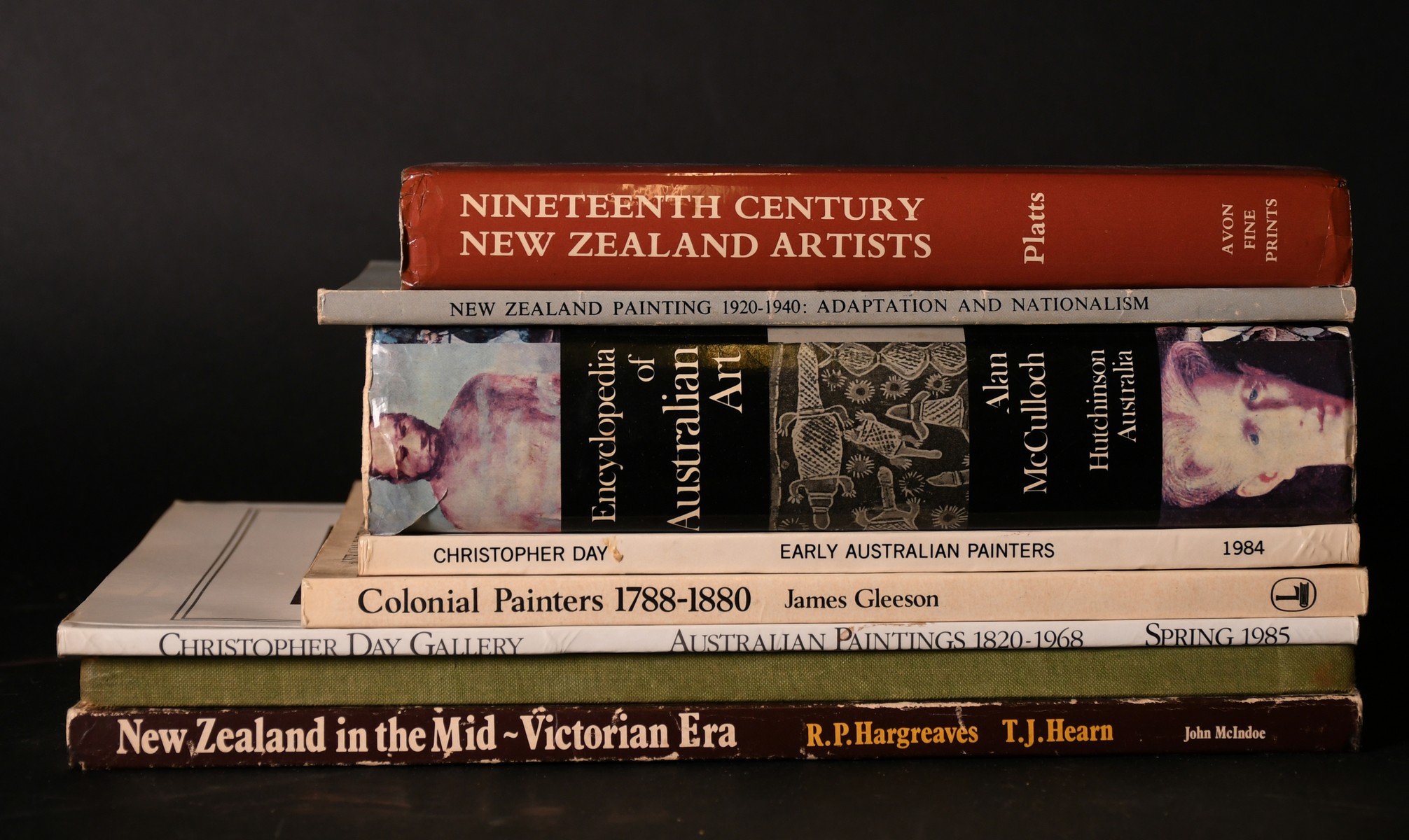 A box lot. Australian & New Zealand art books. (8).