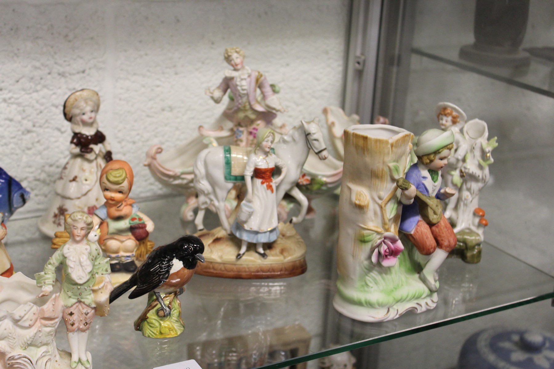 A quantity of decorative figurines etc. - Image 4 of 4