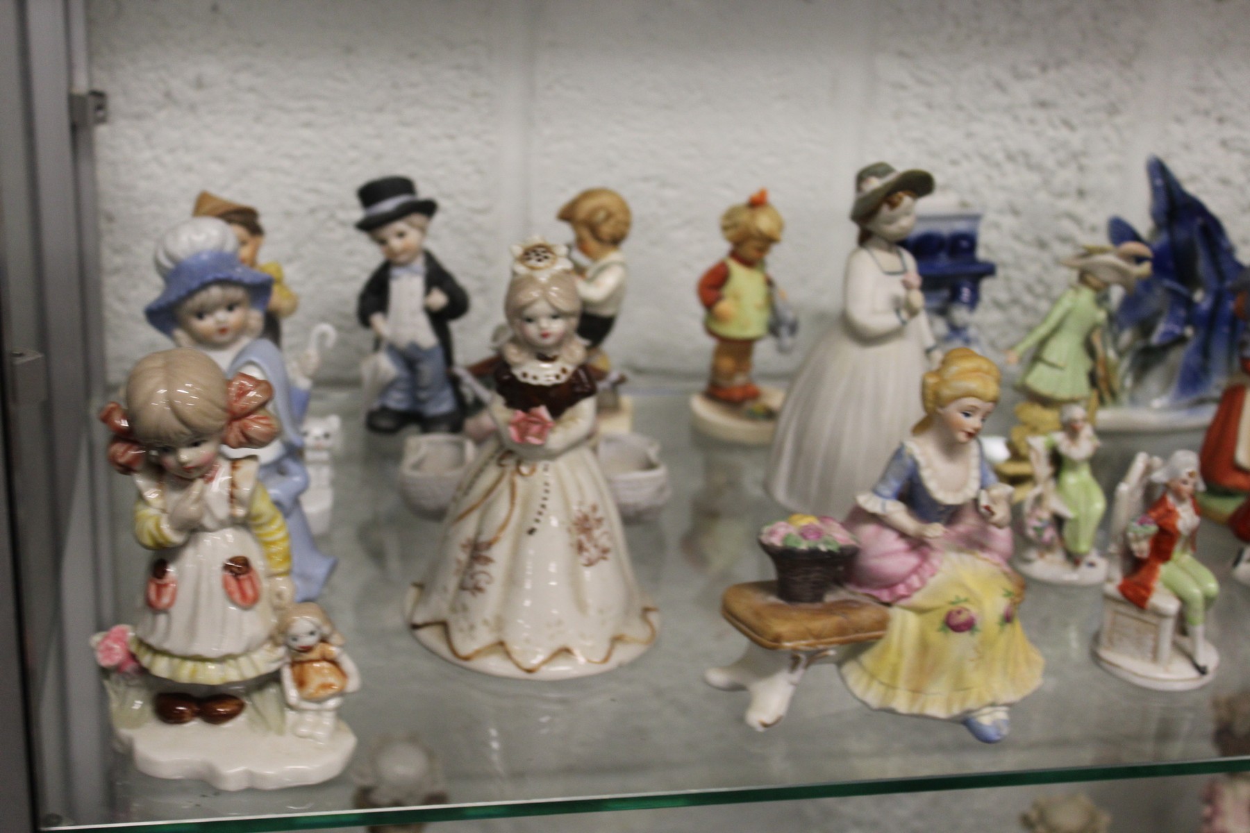 A quantity of decorative figurines etc. - Image 2 of 4