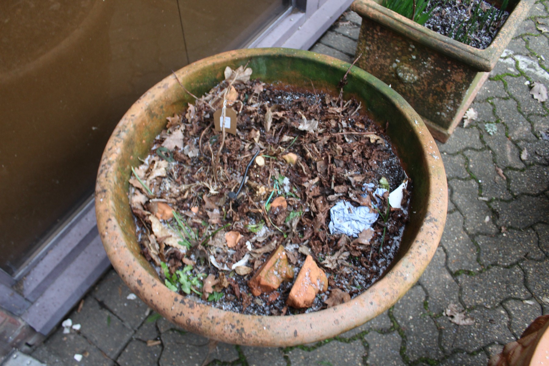 A good large circular terracotta garden planter. - Image 2 of 2