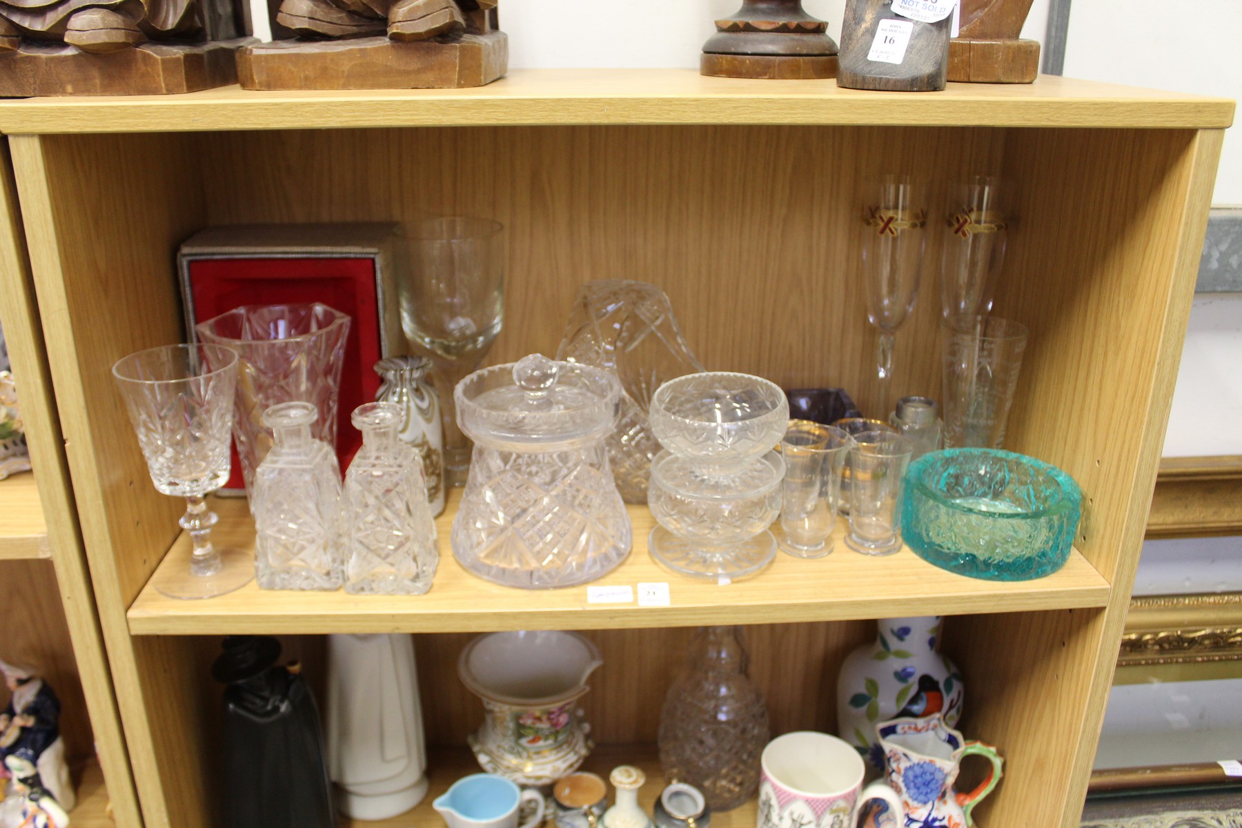 A quantity of glassware.