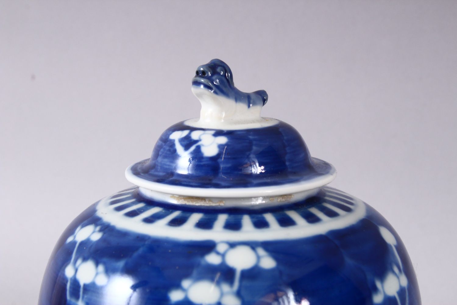 A 19TH / 20TH CENTURY CHINESE BLUE & WHITE PORCELAIN PRUNUS GINGER JAR & COVER, with prunus - Image 2 of 6