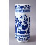 AN 18TH / 19TH CENTURY CHINESE BLUE & WHITE PORCELAIN SLEEVE VASE, the body of the vase decorated