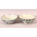 A PAIR OF CHINESE WANLI PERIOD BLUE & WHITE SHIPWRECK PORCELAIN BOWLS.