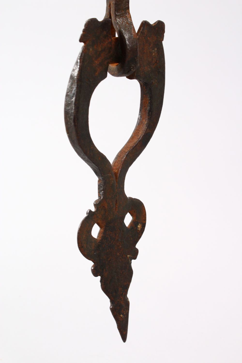A 17TH / 18TH CENTURY PERSIAN SAFAVID STEEL DOOR KNOCKER, with calligraphy, 24cm. - Image 5 of 5
