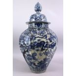 A LARGE EARLY 16TH / 17TH CENTURY JAPANESE BLUE & WHITE IMARI PORCELAIN VASE & COVER, The