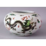 A CHINESE KANGXI STYLE FAMILLE VERTE PORCELAIN DRAGON BRUSH POT, with dragons chasing the pearl