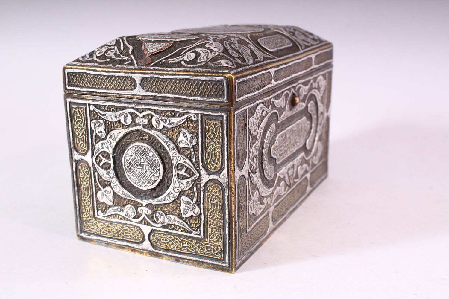 A GOOD 19TH CENTURY SYRIAN SILVER, COPPER AND BRASS RECTANGULAR CASKET, with panels of calligraphy - Image 5 of 10