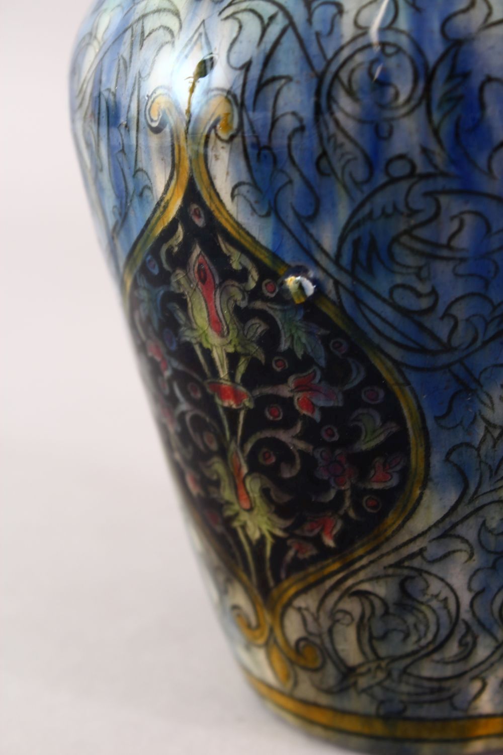 A FINE IZNIC ISLAMIC GLAZED STYLE SIGNED AND DATED POTTERY VASE, signed and dated 1915 underside, - Image 5 of 8