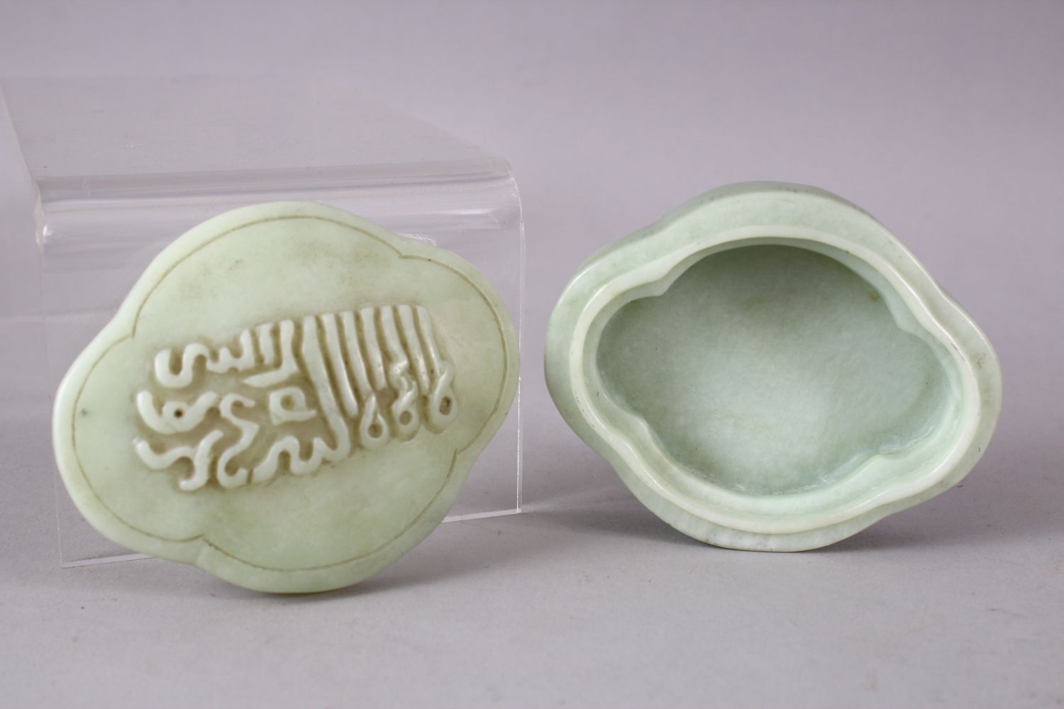 A RARE 19TH CENTURY CHINESE CARVED JADE BOX AND COVER for the Islamic market, of lobed form, the lid - Image 2 of 3