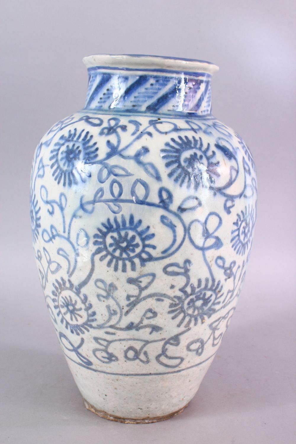 A LARGE 18TH CENTURY PERSIAN SAFAVID BLUE & WHITE GLAZED POTTERY VASE, the vase decorated with - Image 4 of 6