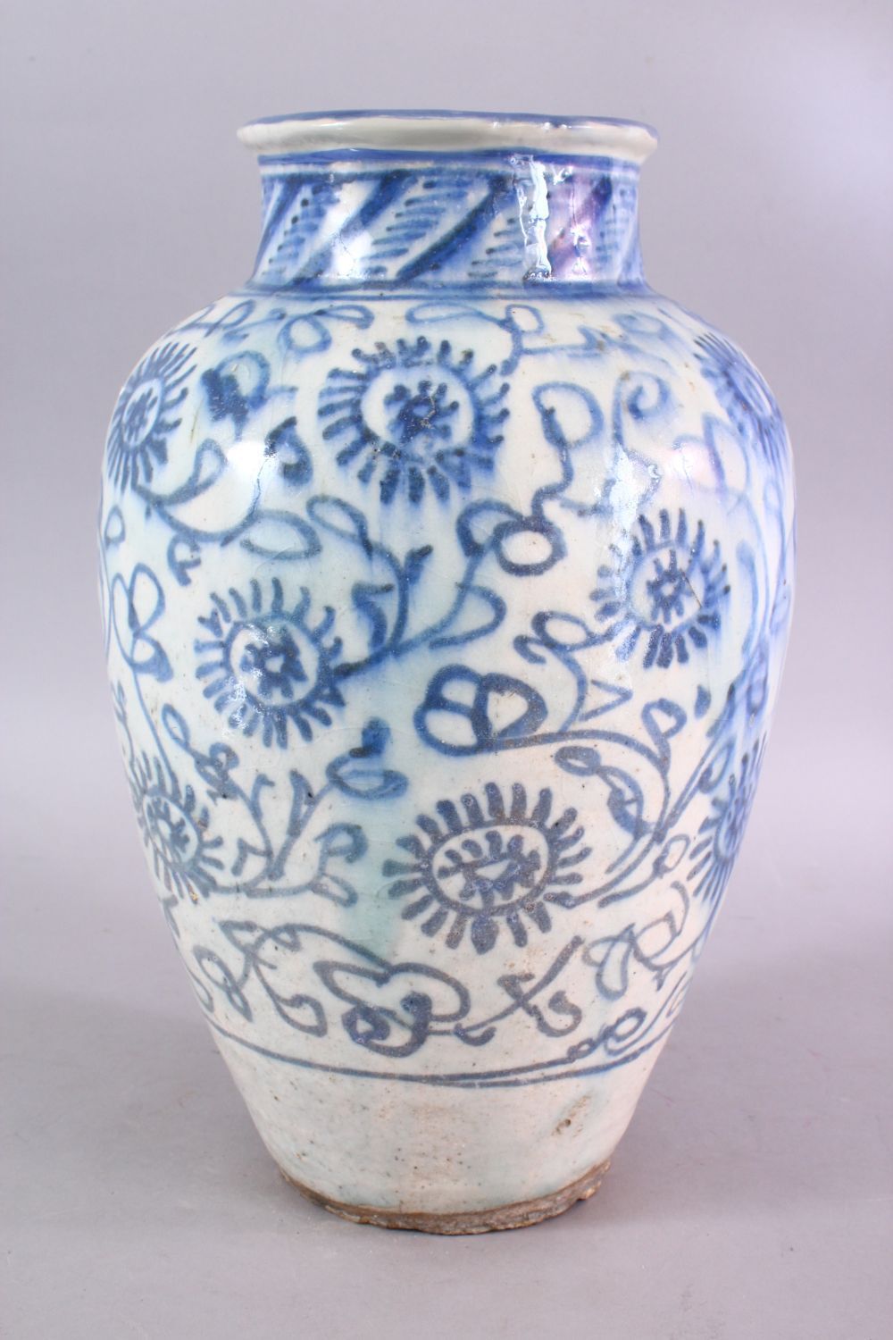 A LARGE 18TH CENTURY PERSIAN SAFAVID BLUE & WHITE GLAZED POTTERY VASE, the vase decorated with - Image 3 of 6