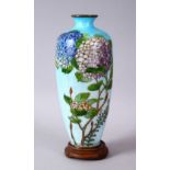 A JAPANESE MEIJI PERIOD GINBARI CLOISONNE VASE, STAND & BOX, the body of the vase with a