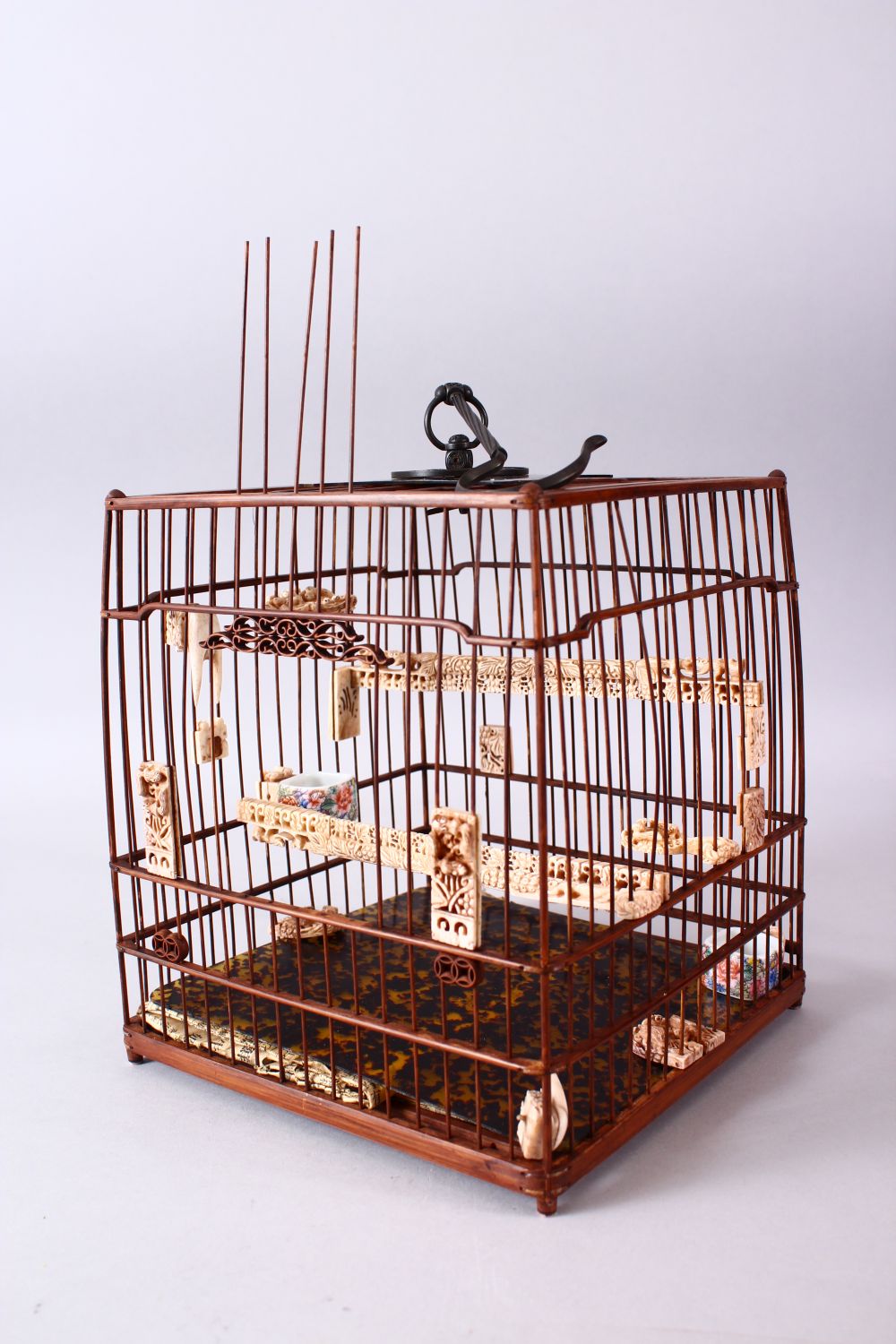 A 19TH CENTURY BAMBOO, BONE AND TORTOISESHELL BIRD CAGE, with carved bone insets of rats and - Image 10 of 11