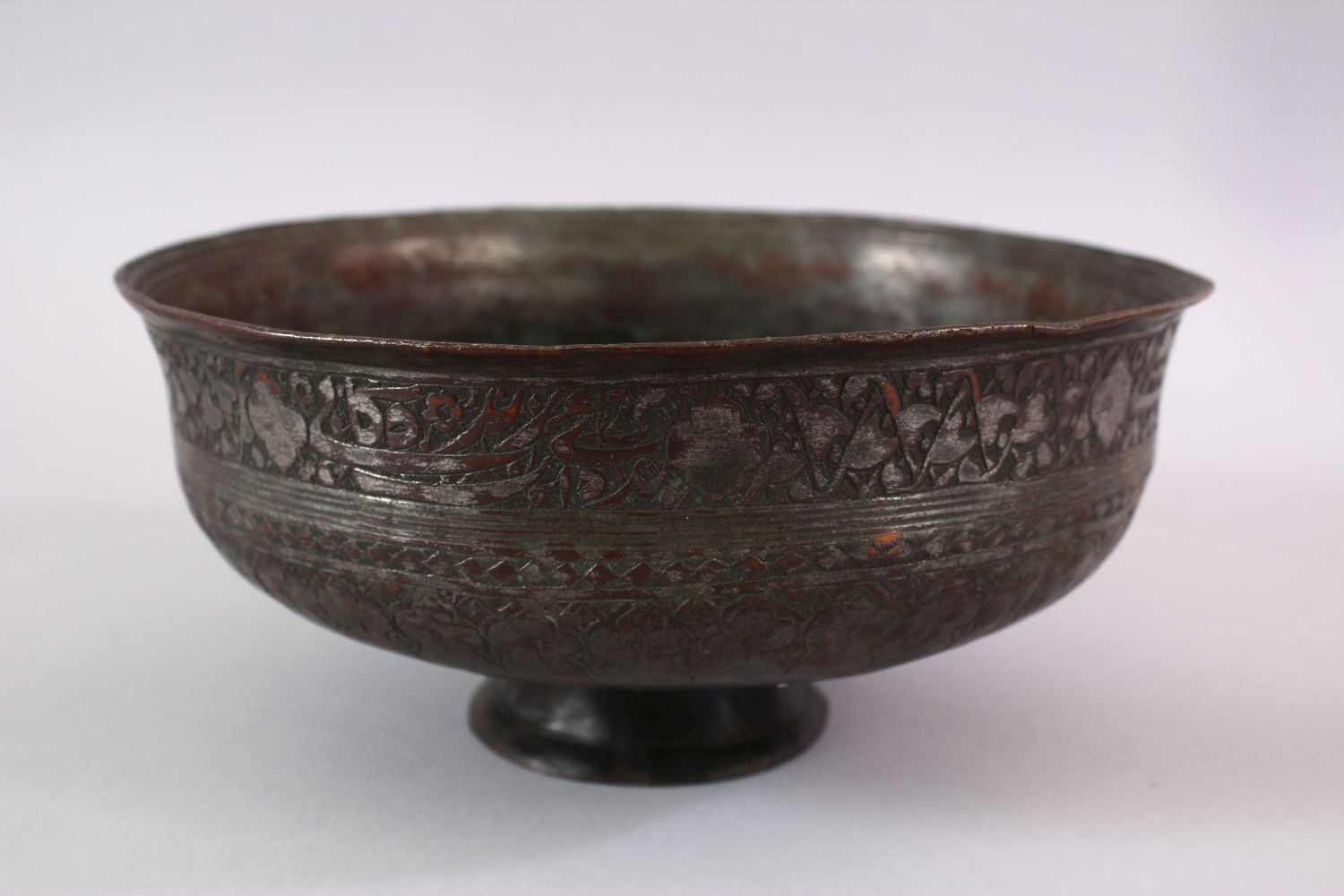 A 19TH CENTURY IRAN PERSIAN SAFAVID CALLIGRAPHIC BRONZE BOWL, with bands of calligraphy and floral - Image 2 of 6