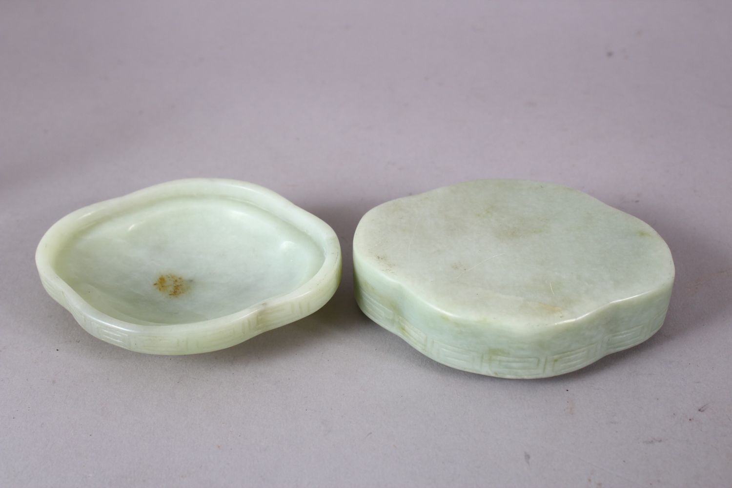 A RARE 19TH CENTURY CHINESE CARVED JADE BOX AND COVER for the Islamic market, of lobed form, the lid - Image 3 of 3