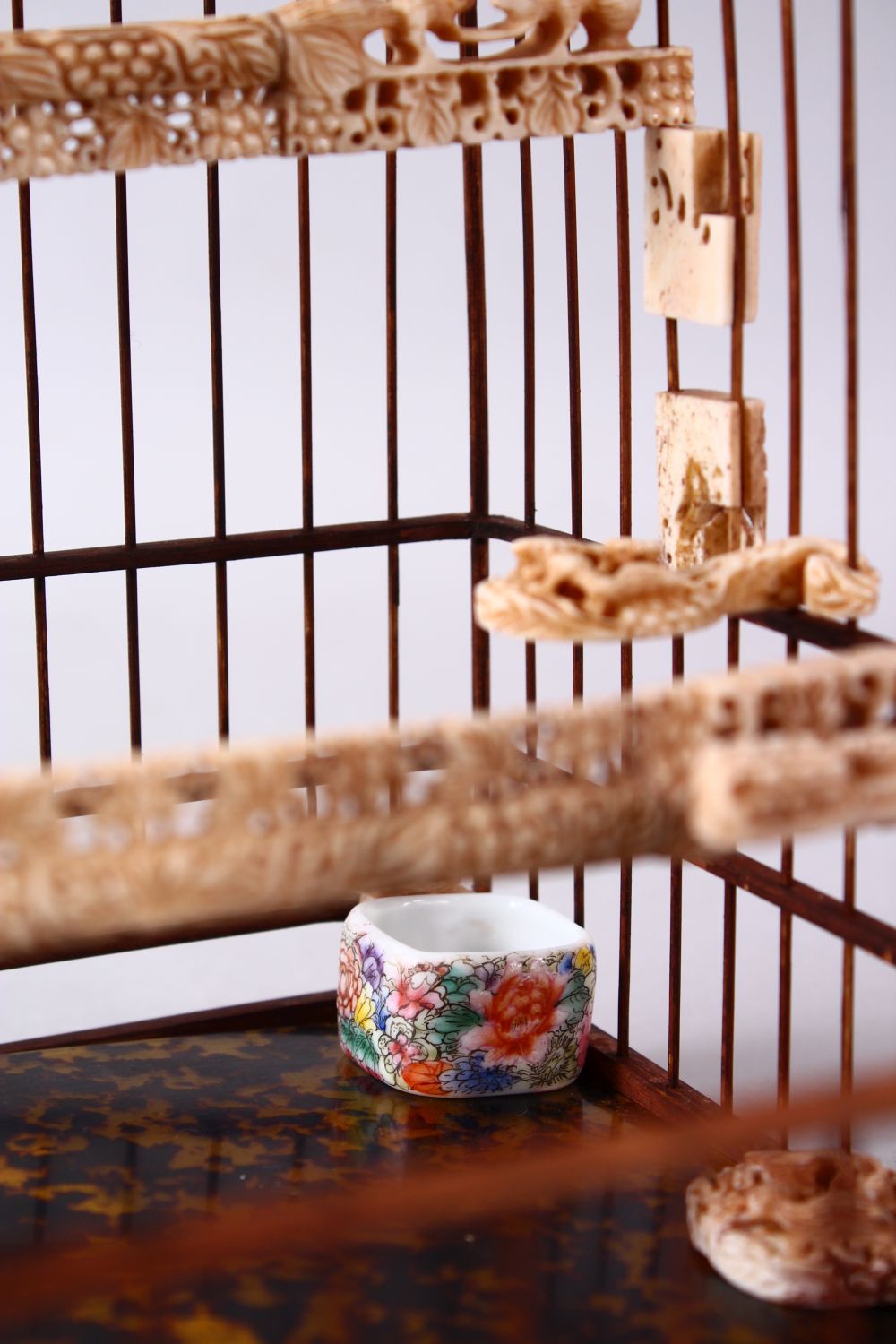 A 19TH CENTURY BAMBOO, BONE AND TORTOISESHELL BIRD CAGE, with carved bone insets of rats and - Image 9 of 11