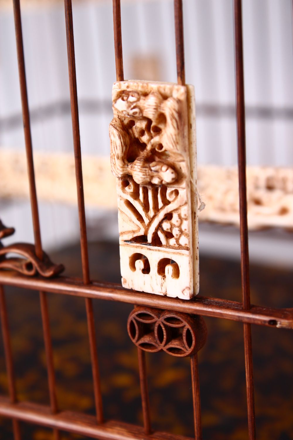 A 19TH CENTURY BAMBOO, BONE AND TORTOISESHELL BIRD CAGE, with carved bone insets of rats and - Image 2 of 11