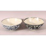 A PAIR OF CHINESE WANLI PERIOD BLUE & WHITE SHIPWRECK PORCELAIN BOWLS.