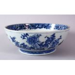 A 18TH/19H CENTURY CHINESE POSSIBLE QIANLONG BLUE AND WHITE PORCELAIN BOWL, with native floral