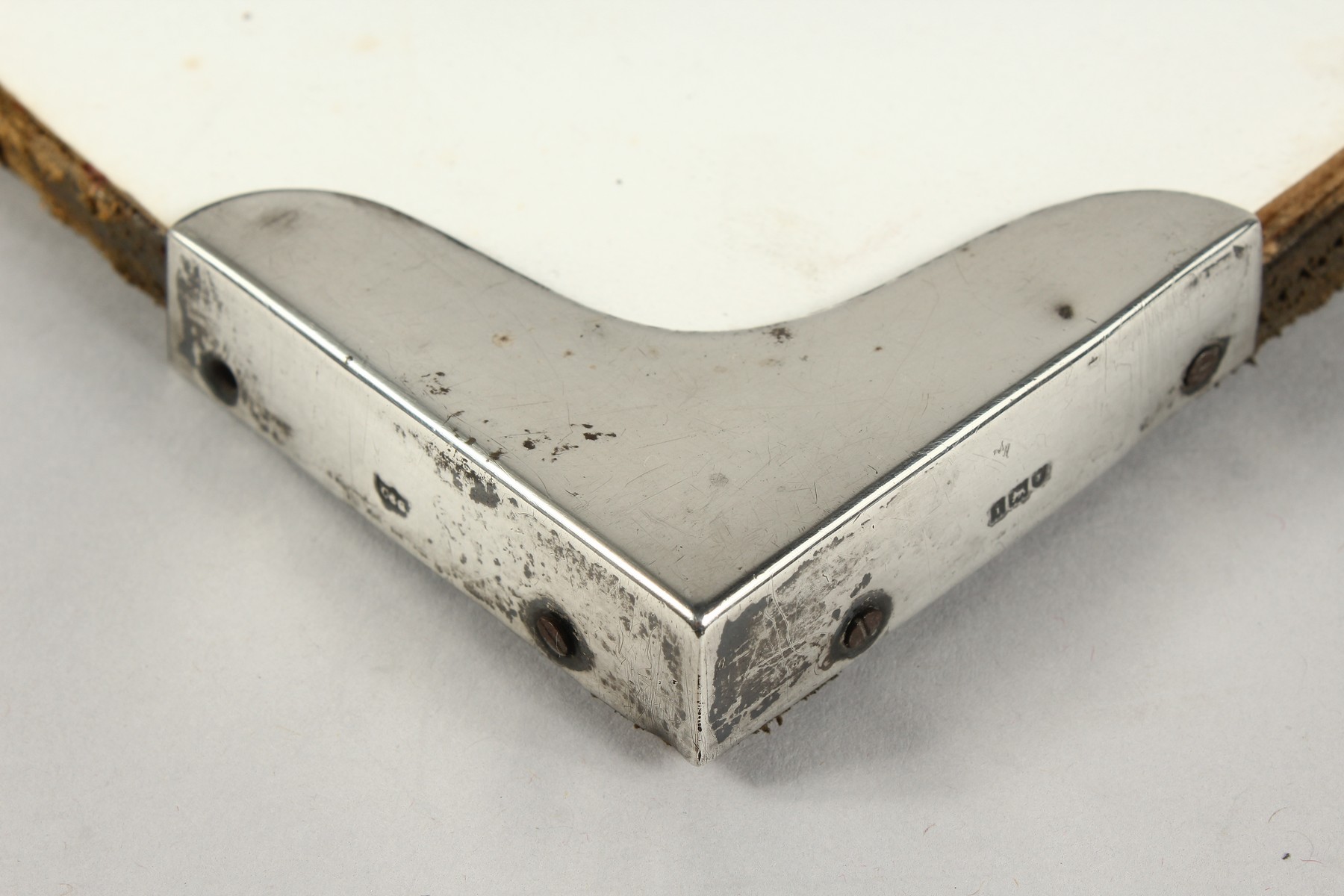 A SILVER MOUNTED INK BLOTTER. London 1904. 29cm x 22.5cm - Image 4 of 8