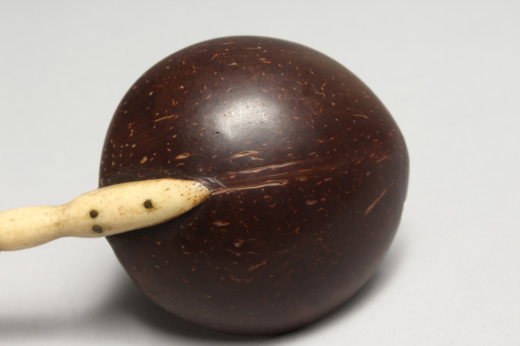 A NATIVE NUT BOWL SPOON with carved ivory handle. 10ins long. - Image 3 of 4