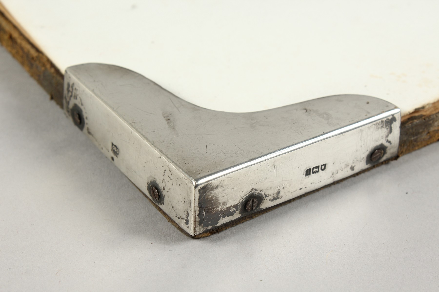 A SILVER MOUNTED INK BLOTTER. London 1904. 29cm x 22.5cm - Image 2 of 8