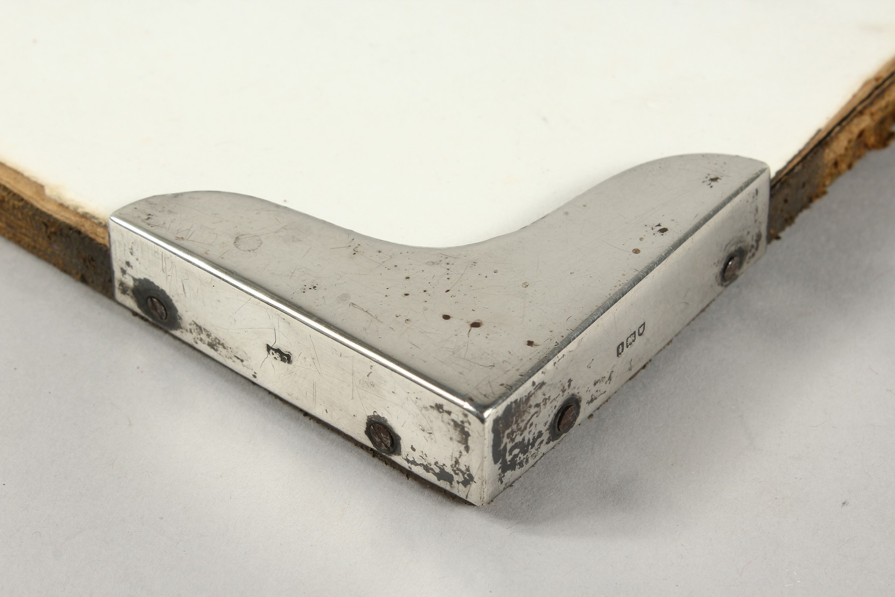 A SILVER MOUNTED INK BLOTTER. London 1904. 29cm x 22.5cm - Image 3 of 8