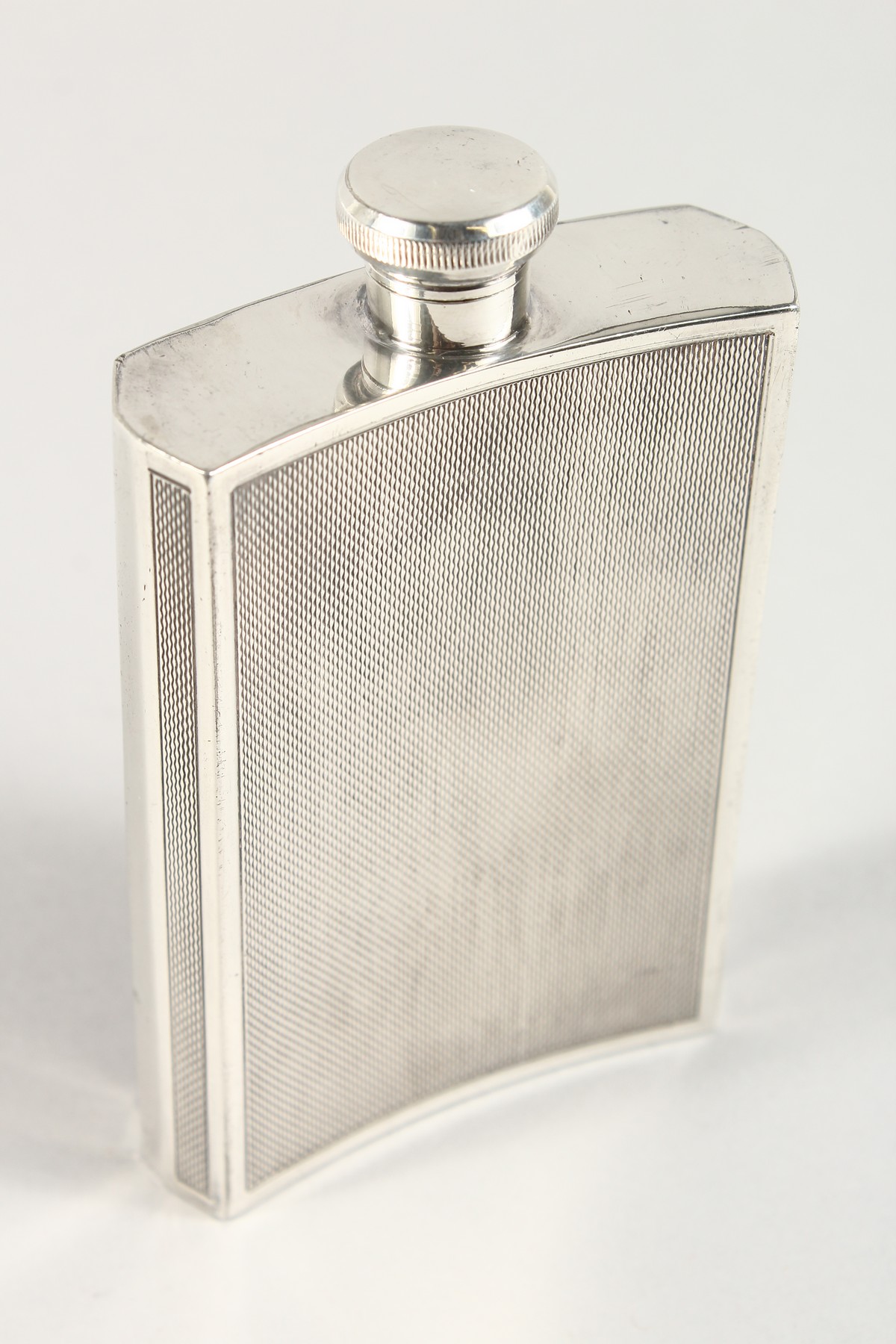 A WALKER & HALL ENGINE TURNED E.P.N.S. WHISKY FLASK. - Image 4 of 7