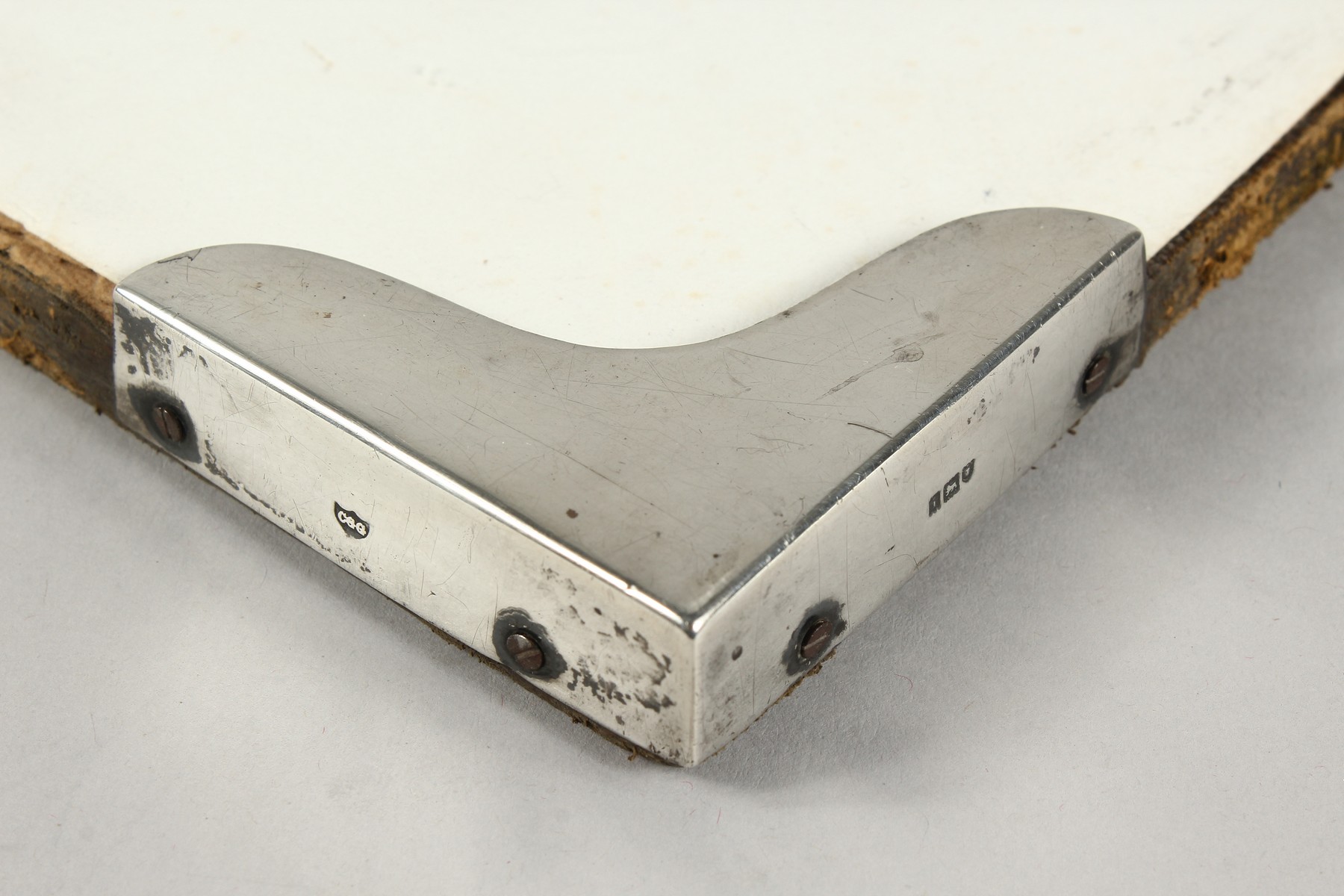 A SILVER MOUNTED INK BLOTTER. London 1904. 29cm x 22.5cm - Image 5 of 8