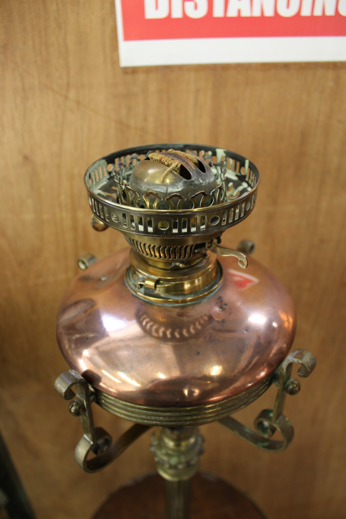 A brass and copper telescopic oil lamp / table. - Image 2 of 2