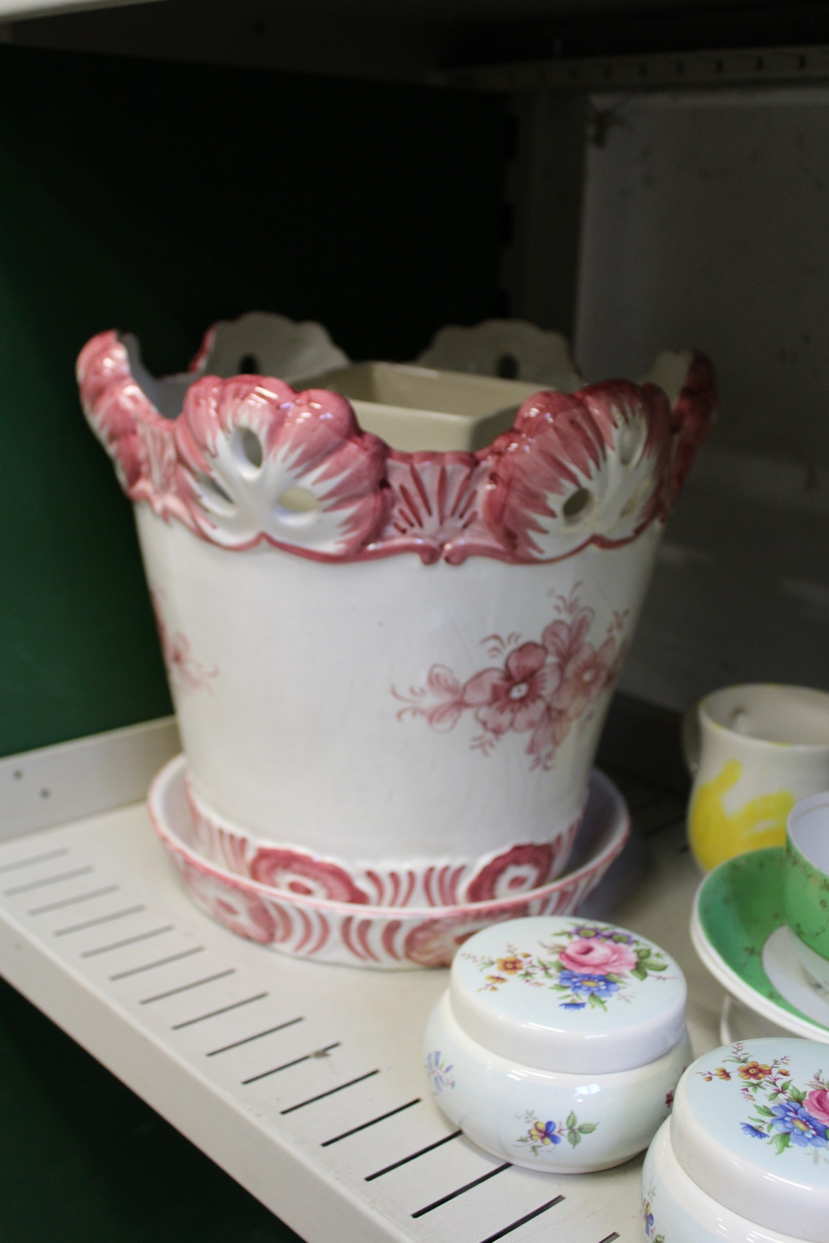 A quantity of decorative and household china. - Image 3 of 4
