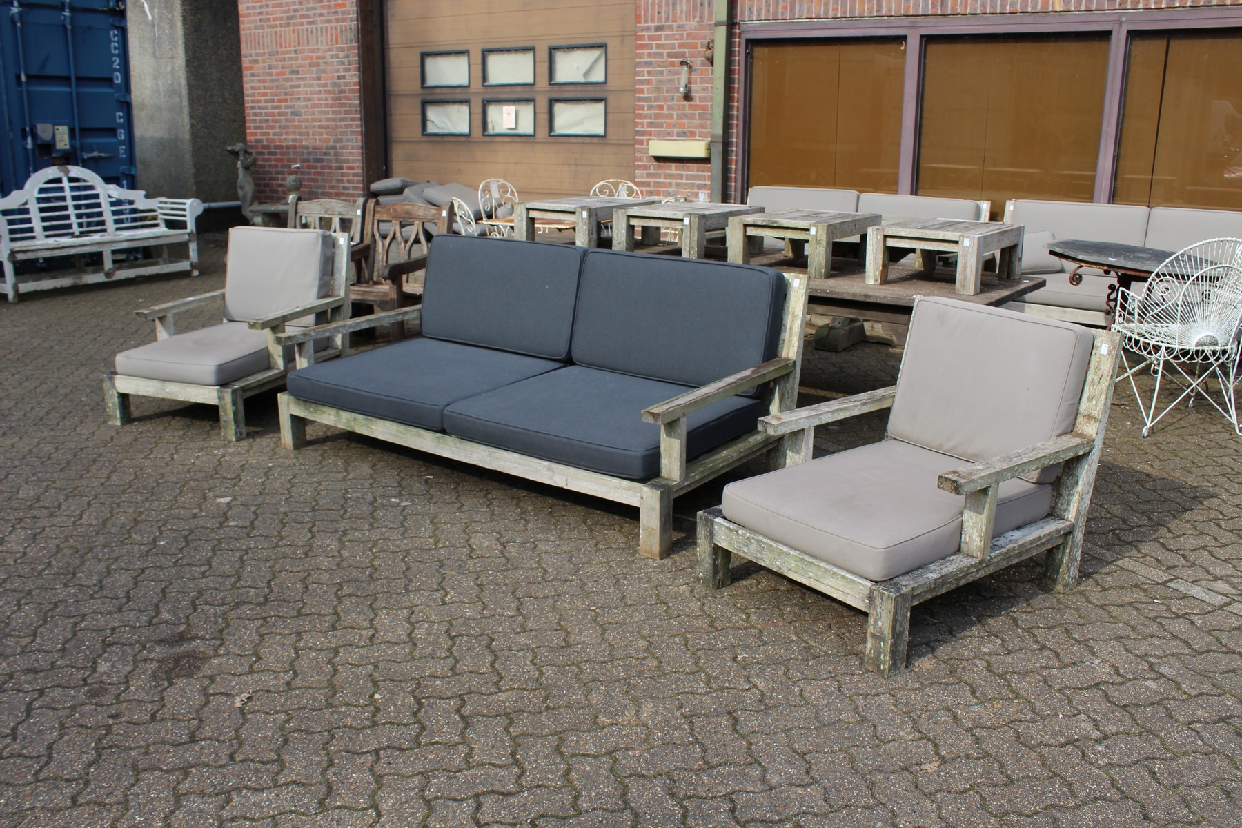 A large teak garden settee with a pair of lounger style armchairs with loose cushions. - Image 2 of 4