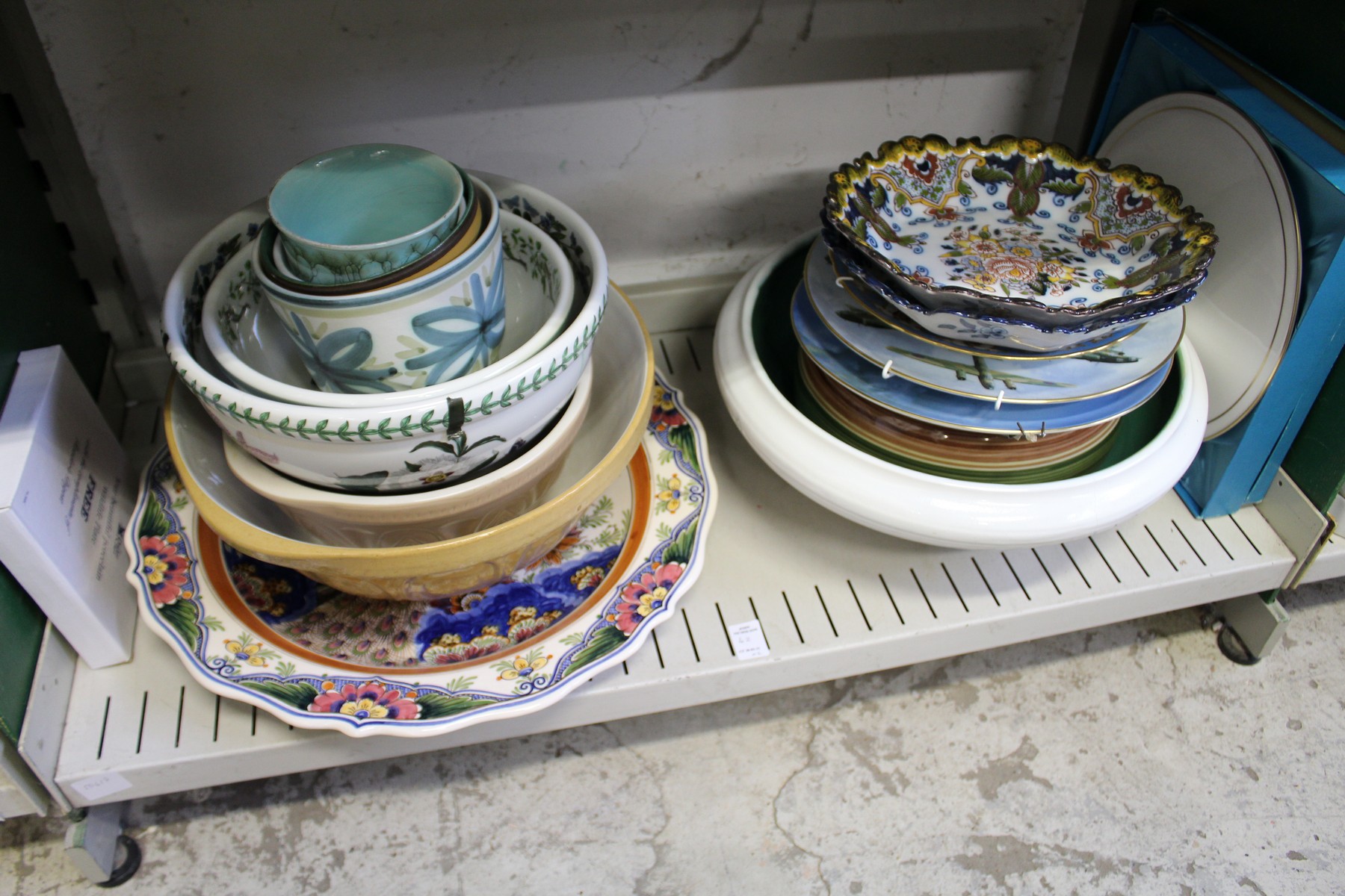 A quantity of decorative and household china. - Image 4 of 4