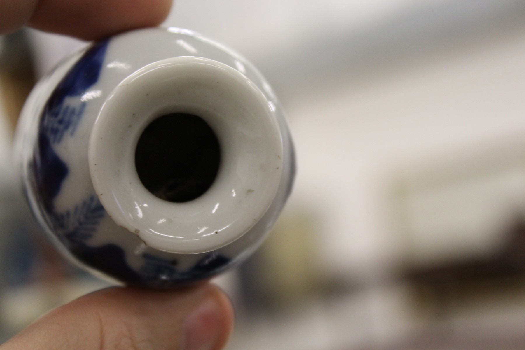 A small 19th century Chinese blue and white porcelain brush wash. - Image 2 of 3