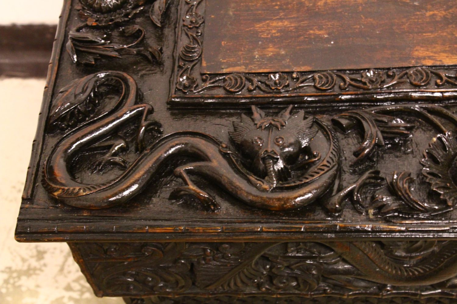 A 19TH CENTURY CHINESE / KASHMIR WALNUT TRAVELLING FOLDING TABLE, the top carved with dragons and - Bild 3 aus 6