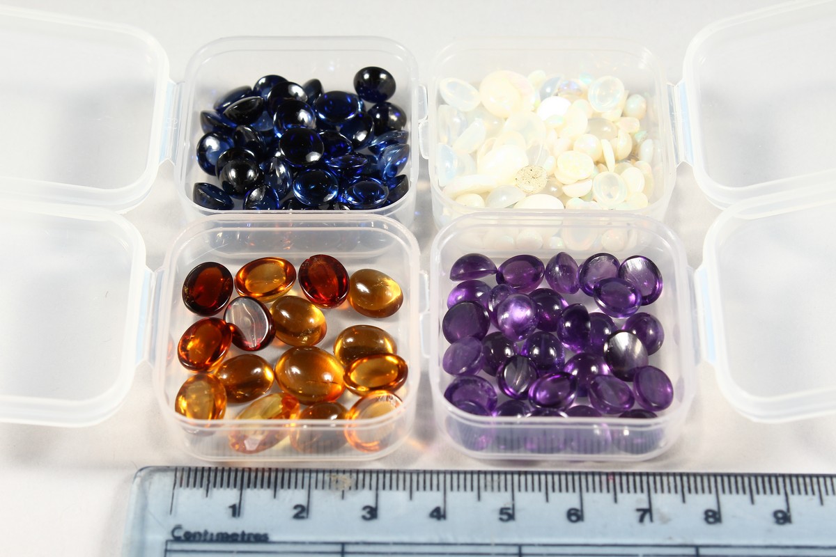 FOUR SMALL BOXES OF CABOCHON STONES - Image 2 of 2