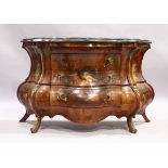 A GOOD 17TH/18TH CENTURY DESIGN ITALIAN BOMBE COMMODE with Serpentine fronted speckled grey marble