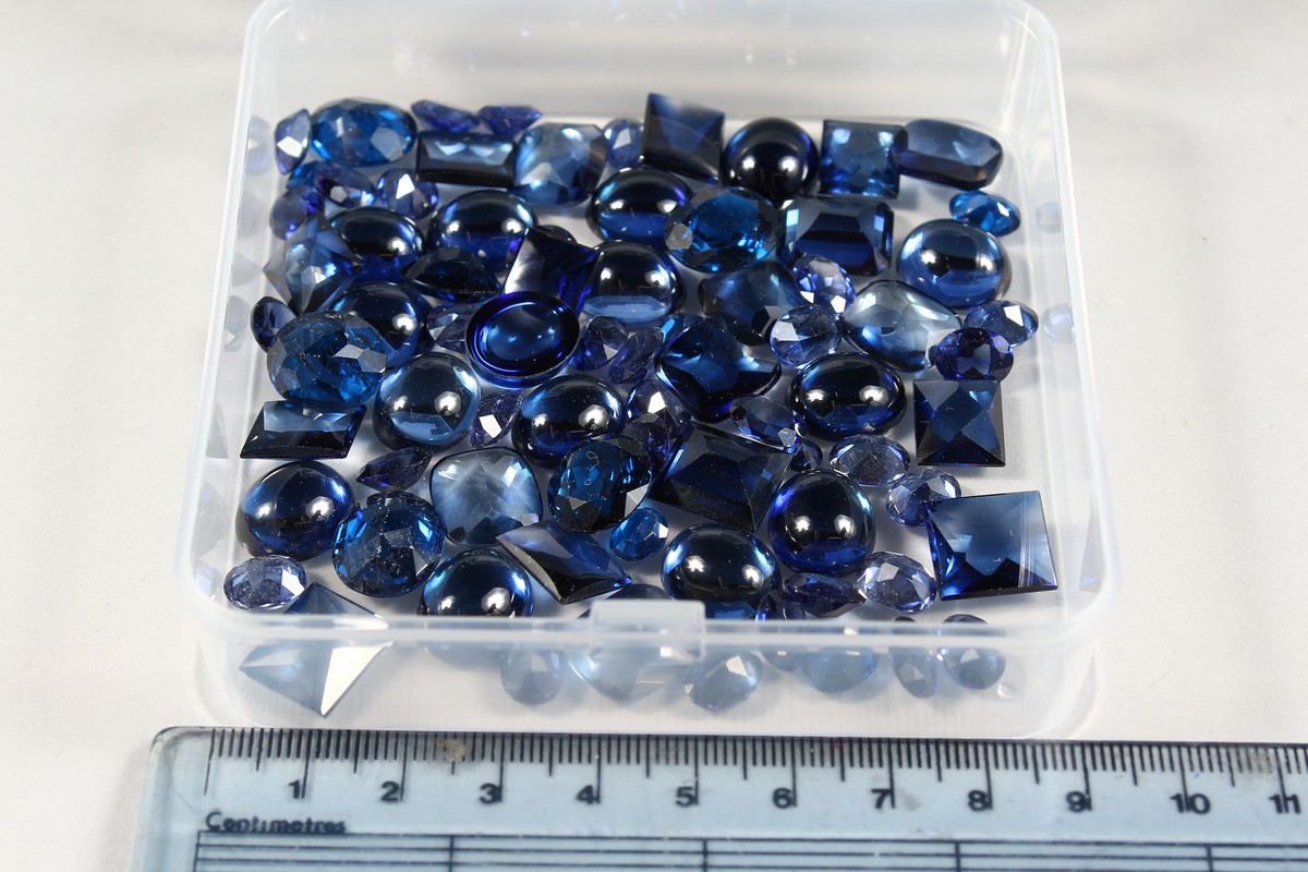A BOX OF SAPPHIRE BUFF STONES - Image 2 of 2